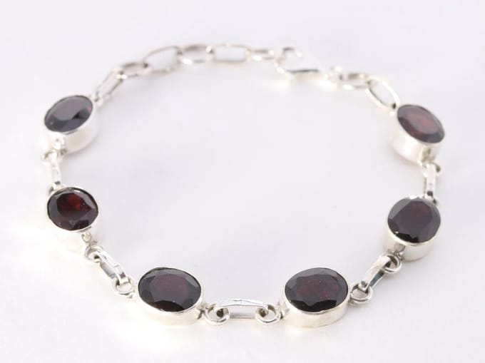 Zilveren armband met granaat