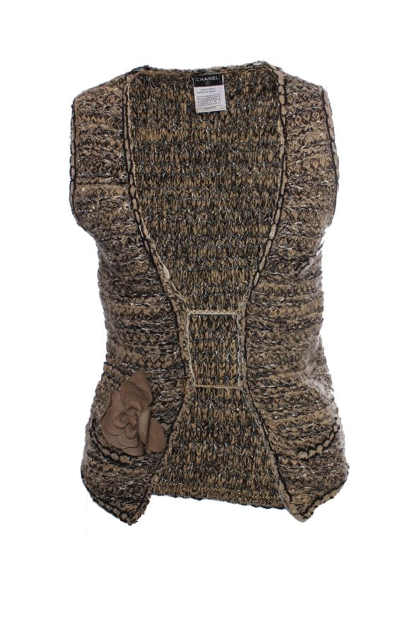 Chanel, lichtbruin bouclé vest met gouden knopen
