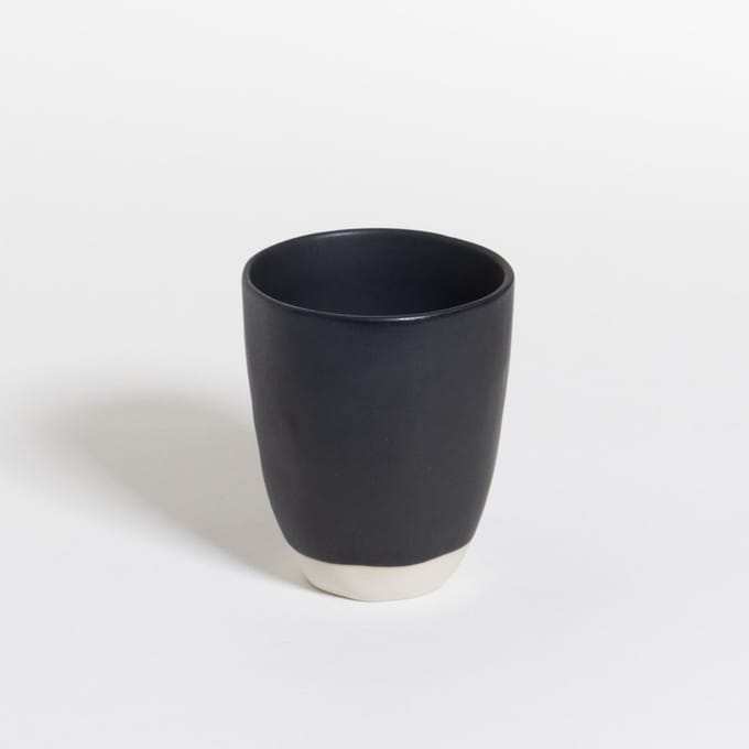 The Table atelier - mok - Ø 8,5 - 300 ml - handgemaakt - zwart/wit