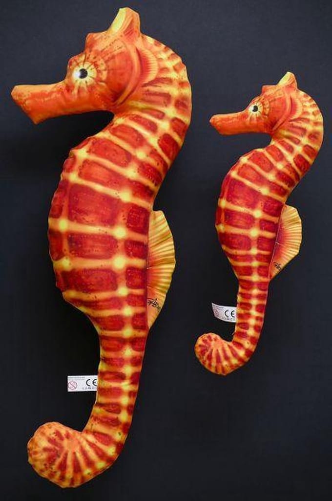 Zeepaard Kussen Oranje 38cm