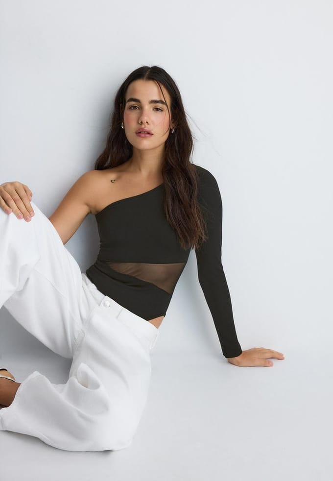Stradivarius Asymmetrische body met transparantie  Zwart M