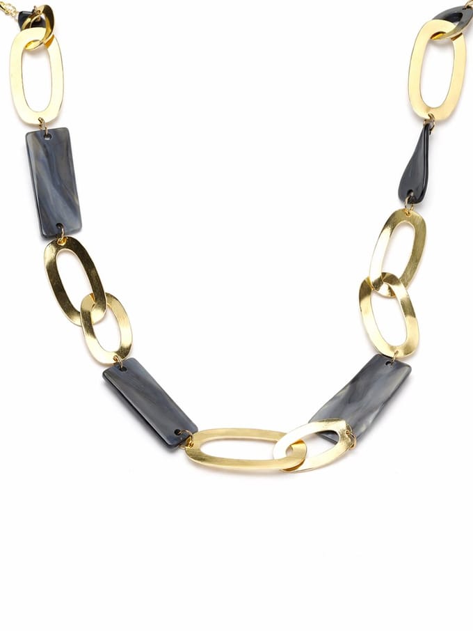 AVANT-GARDE PARIS Accent Necklace - Statement - Lange Ketting - Goudkleurig - Schelp Accenten - Lobster Clasp Sluiting