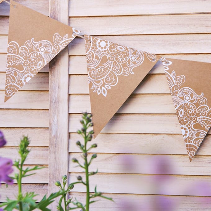 Partydeco - Papieren Slinger met witte print - 2,3 m