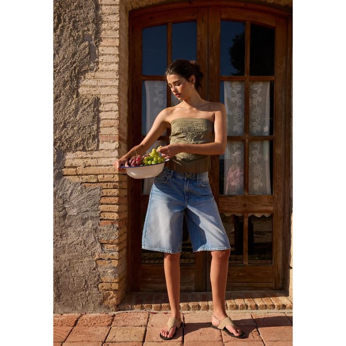 Stradivarius Baggy denim bermuda  LICHTE MIDDENBLAUWE DENIM WASSING 40