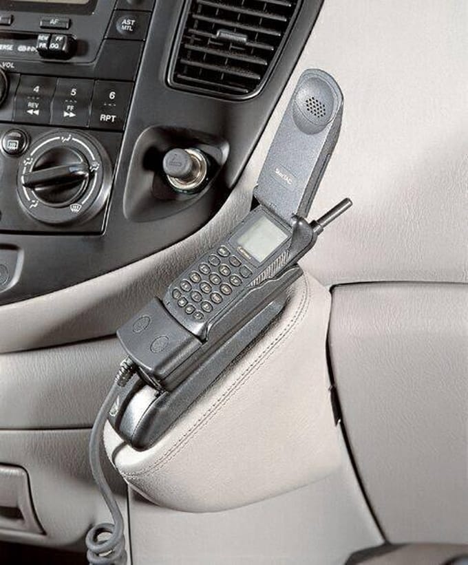Kuda Console Mazda MPV 1999-