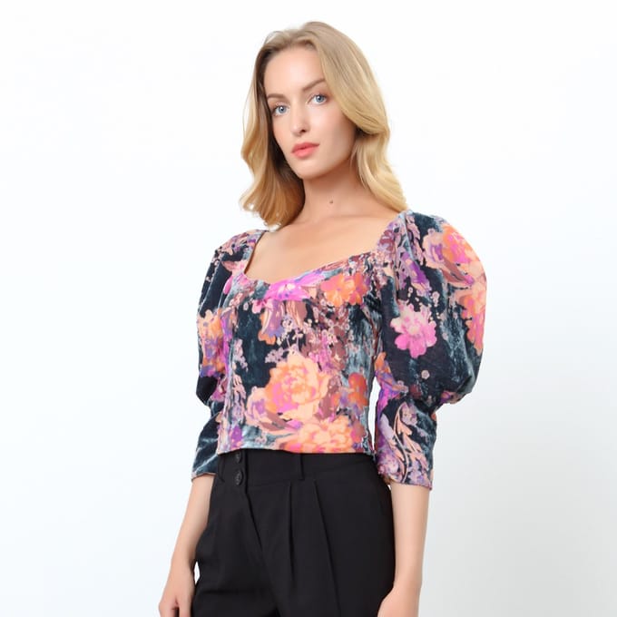 Topstijl 80's met bloemenprint en gezwollen mouwen