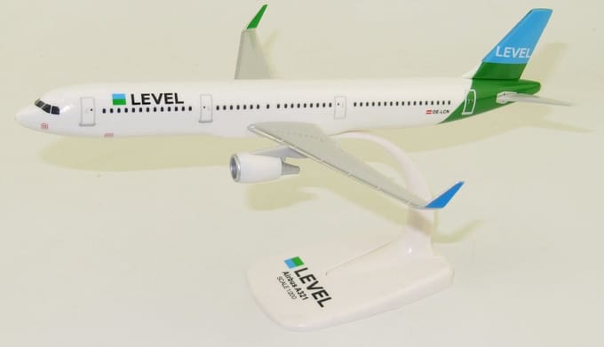 Schaalmodel Level vliegtuig Airbus A321 schaal 1:200 lengte 22,26cm