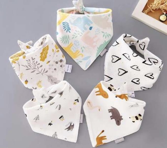 IL BAMBINI - set van 5 slabbetjes voor baby - hartjes en diertjes