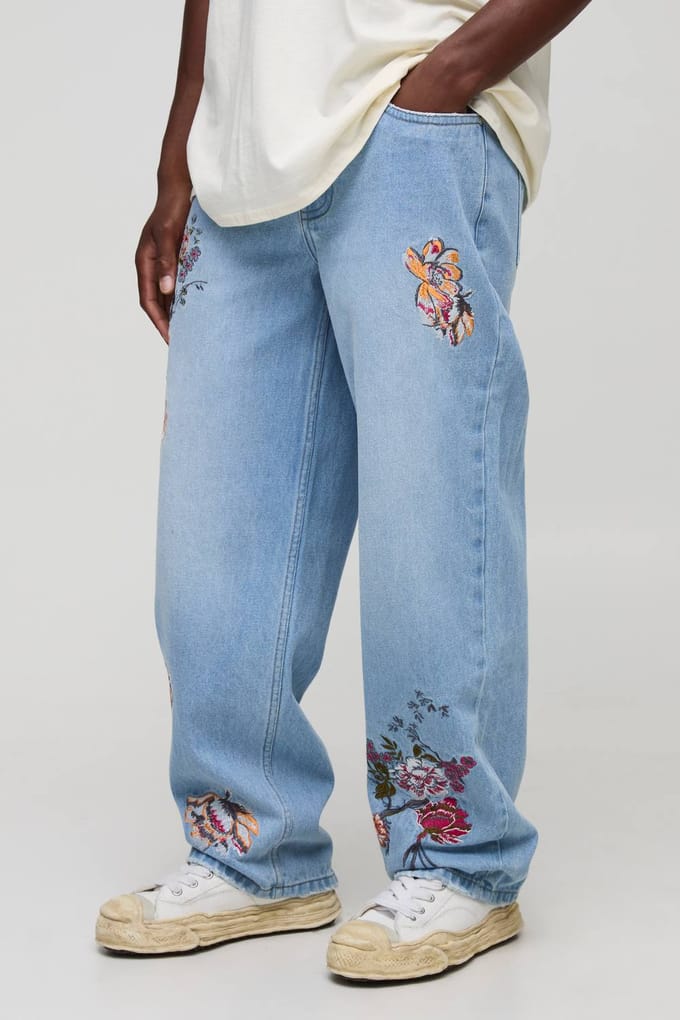 Relaxte Fit Floral Geborduurde Gewassen Jeans | Light Blue | Size 32R