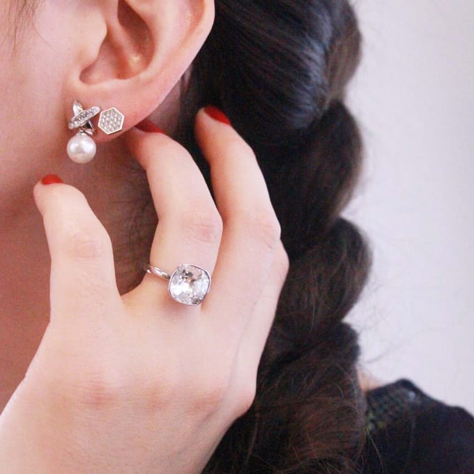 Hexagon oorbellen - zilver en kristal
