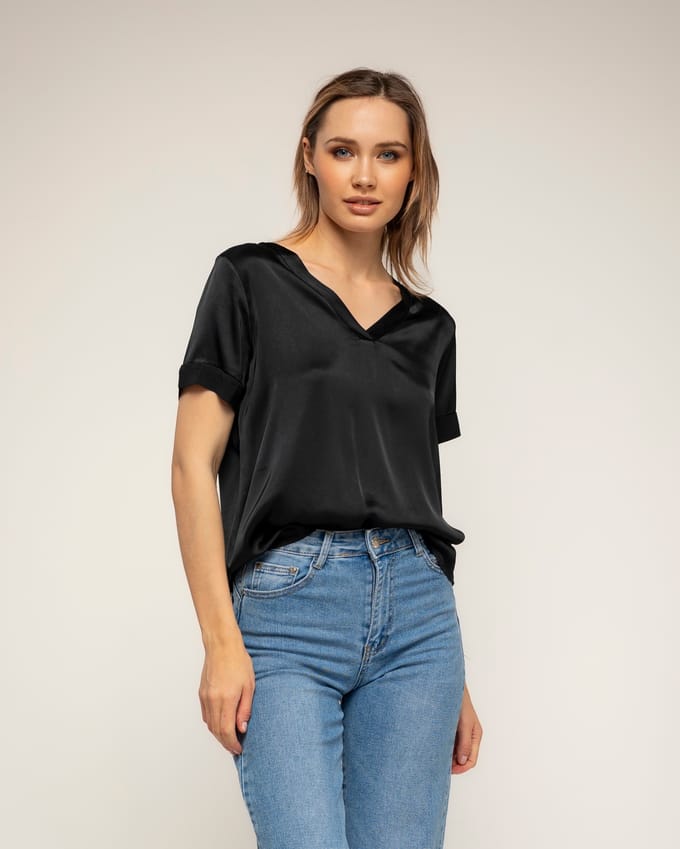 T-shirt met korte mouwen en V-hals van zijde