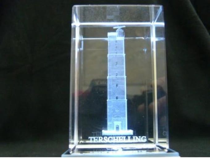 Glasblokje Terschelling – Brandaris Vuurtoren – 3D Gravure – 8 cm – Geharo