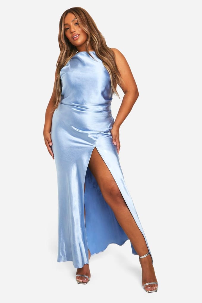 boohoo Dames Plus Bruidsmeisje Satijn Scheve Halslijn Maxi Jurk | Blauw | Maat: 54