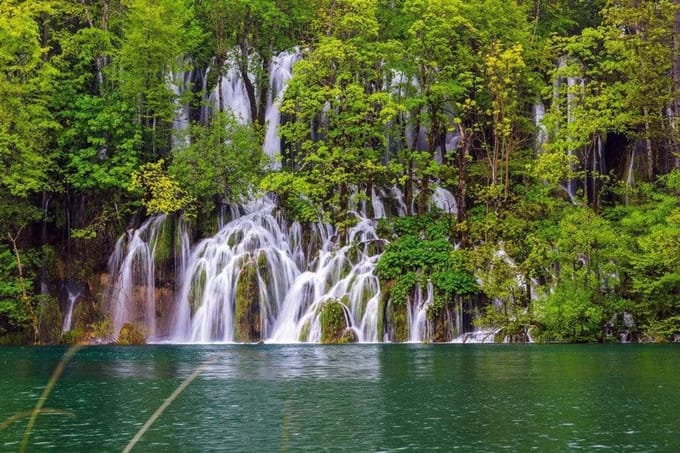Fotobehang - Plitvice Lakes 375x250cm - Vliesbehang