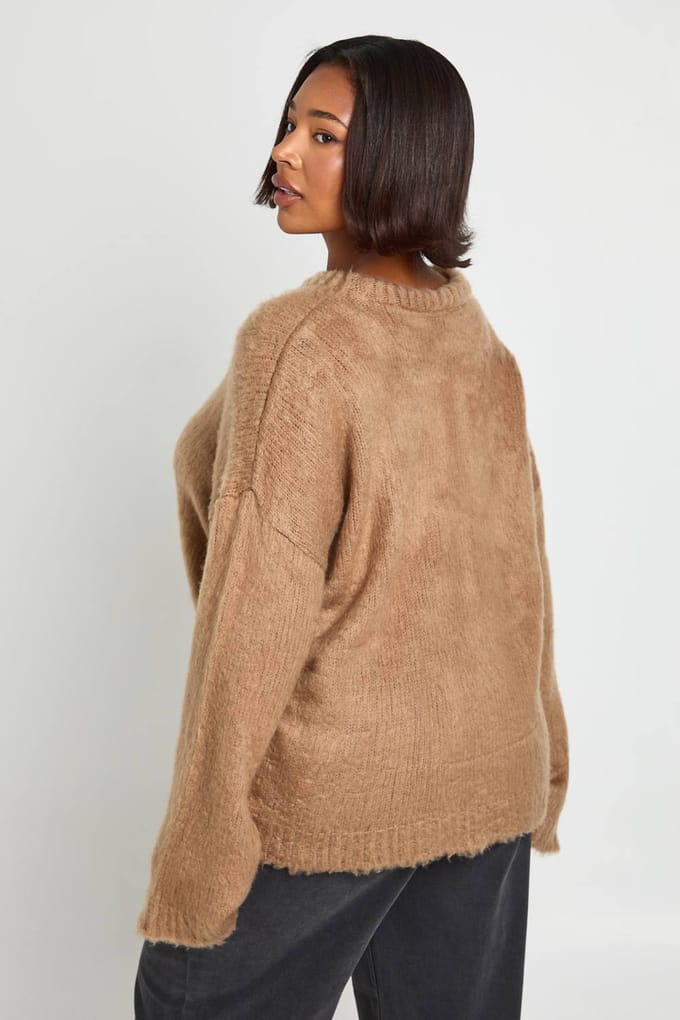 boohoo Dames Plus Fluffy ronde hals oversized trui | Taupe | Maat: 28