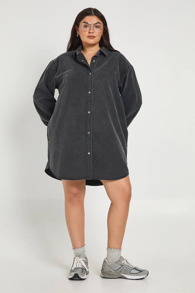 boohoo Dames Plus Oversized Denim Jurk Met Overhemdmodel | Washed Black | Maat: 48