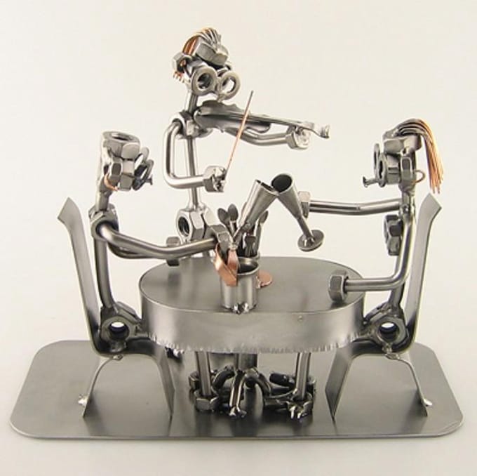 Beeld romantisch diner voor twee  -sculptuur 21x18