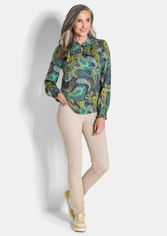 Blouse van soepel viscose-satijn - smaragd / gedess. - Gr. 21 van Goldner Fashion