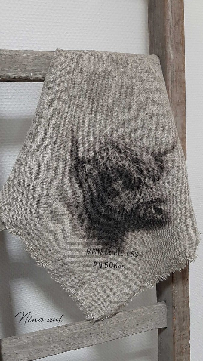 Shabby doek hooglander schuin kijkend- sfeervol- stoer sober- linnen- woondecoratie- aankleding