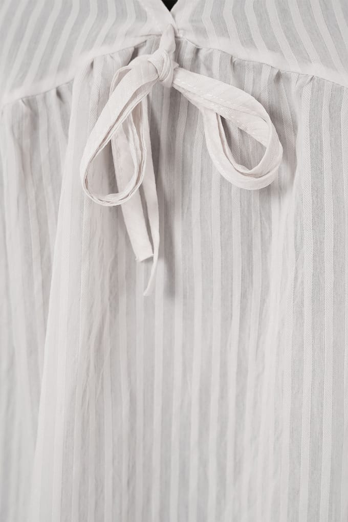 Gestructureerde Seersucker V-hals Blouse met Strikje