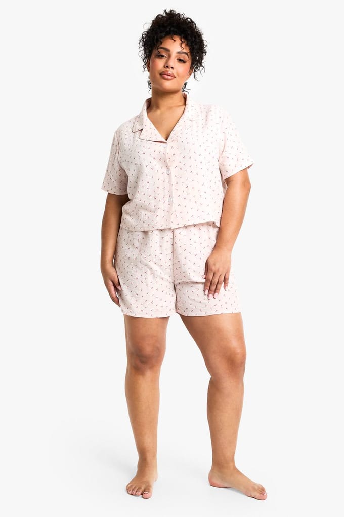 boohoo Dames Plus Cherry Print Shirt & Short Pyjama Set | Pink | Maat: 18