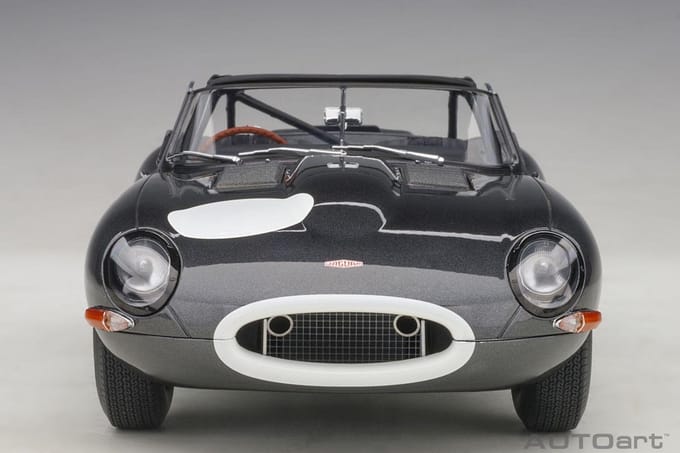 Jaguar Lightweight E-Type - 2015, Donker Grijs - AutoArt 1/18