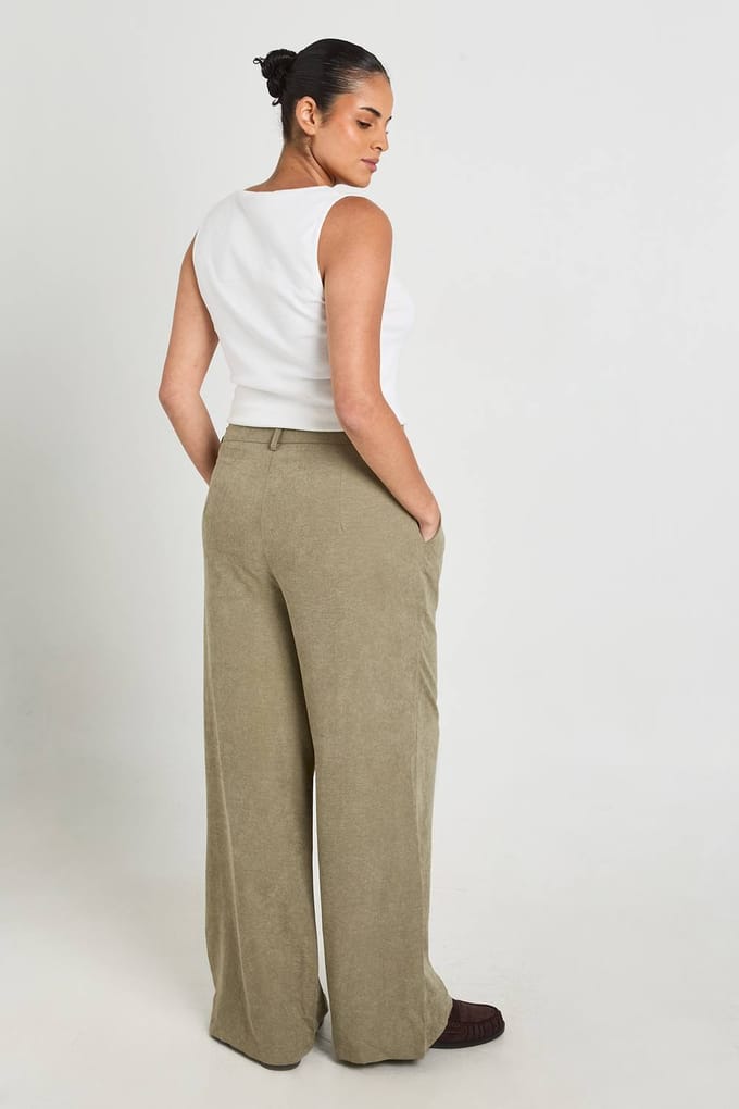 boohoo Dames Plus Geperste Wijde Pantalon Met Plooien | Kaki | Maat: 48