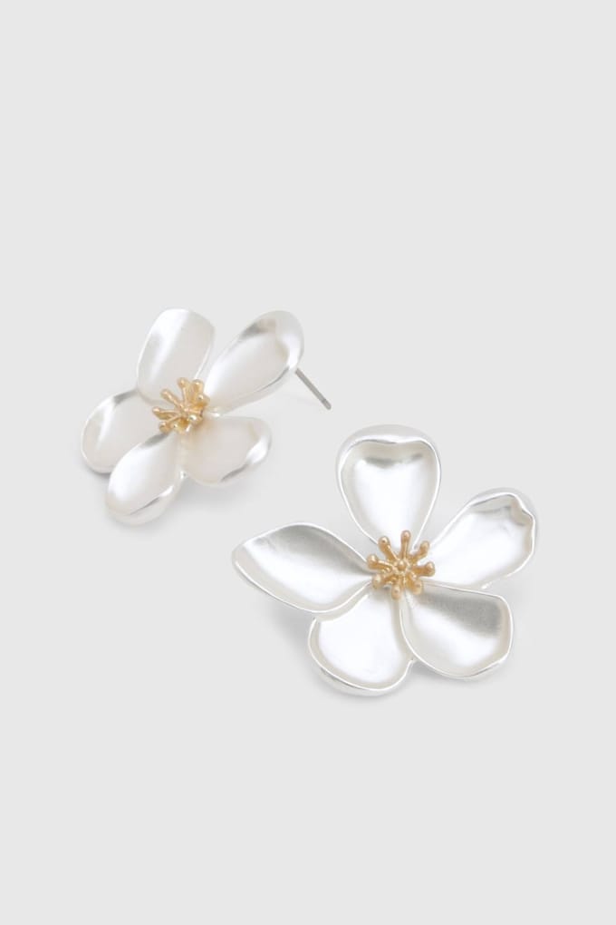 boohoo Dames Geborstelde Bloem Stud Oorbellen | Parel