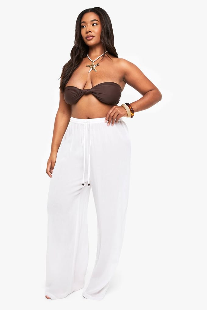 boohoo Dames Plus Crinkle met parelversieringen breedbenige strandbroek | White | Maat: 24-26