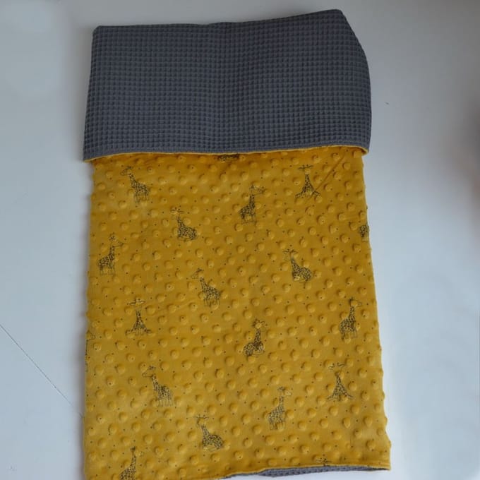 Kinderwagendeken - Okergeel - Giraffe - Minky Fleece - Wafelkatoen