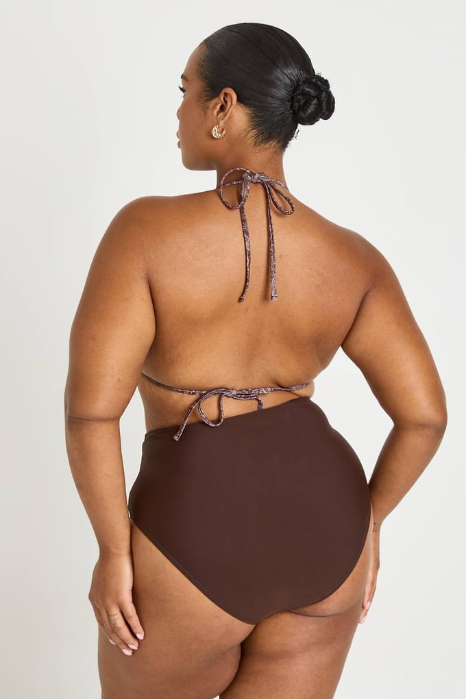 boohoo Dames Plus Buikcontrolerende Wikkel Hoge Taille Bikinibroekje | Chocoladebruin | Maat: 54
