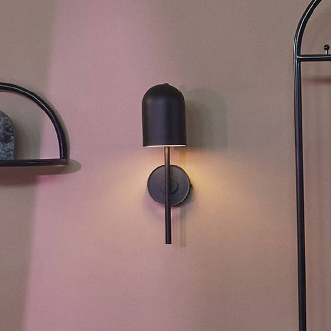 AYTM wandlamp Luceo, zwart, met stekker