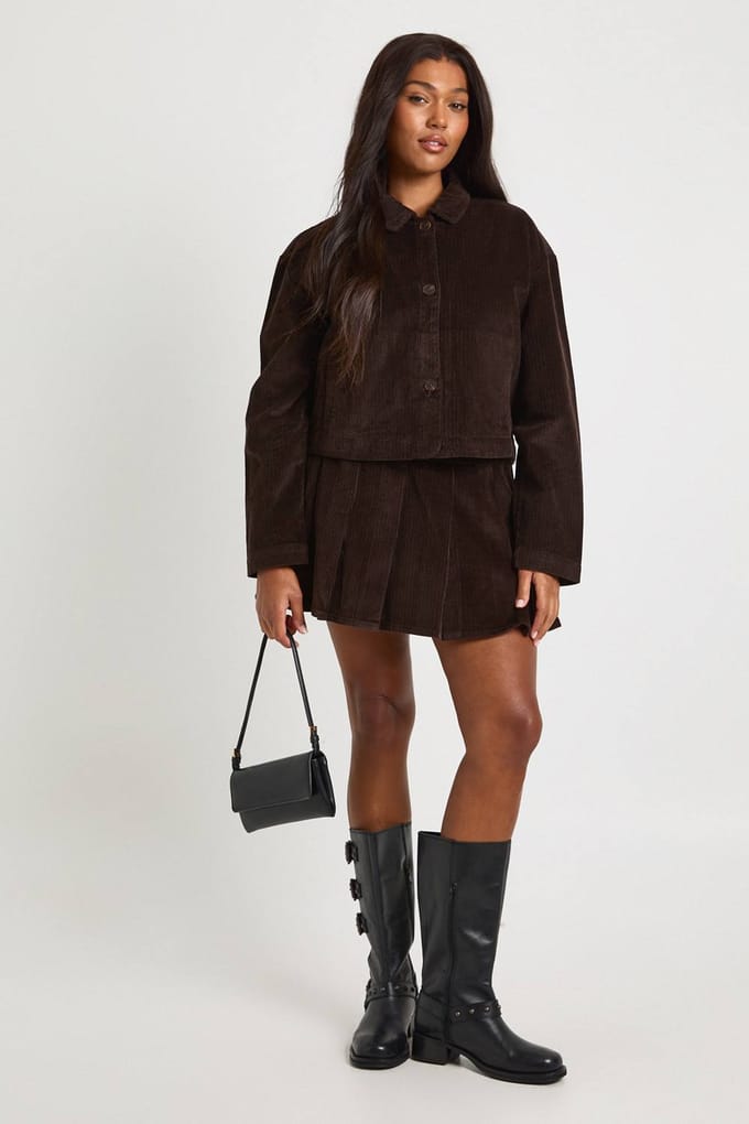 boohoo Dames Plus Cord geplooide minirok | Chocoladebruin | Maat: 56