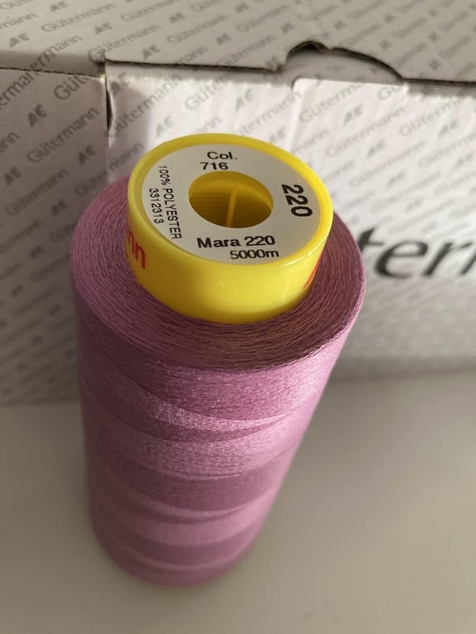 Gutermann Lockgaren kleur 716 roze 5000 meter
