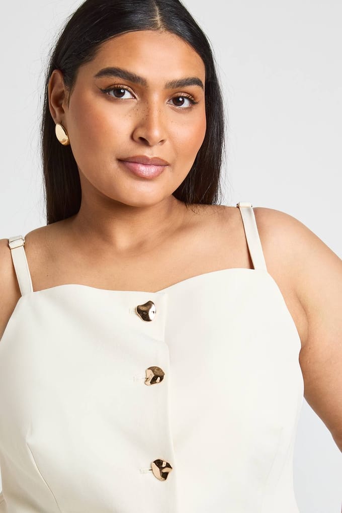 boohoo Dames Plus Gouden Knopen Longline Gilet | Ecru | Maat: 28