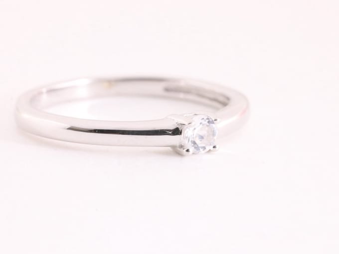 Fijne hoogglans zilveren ring met bergkristal - maat 15.5