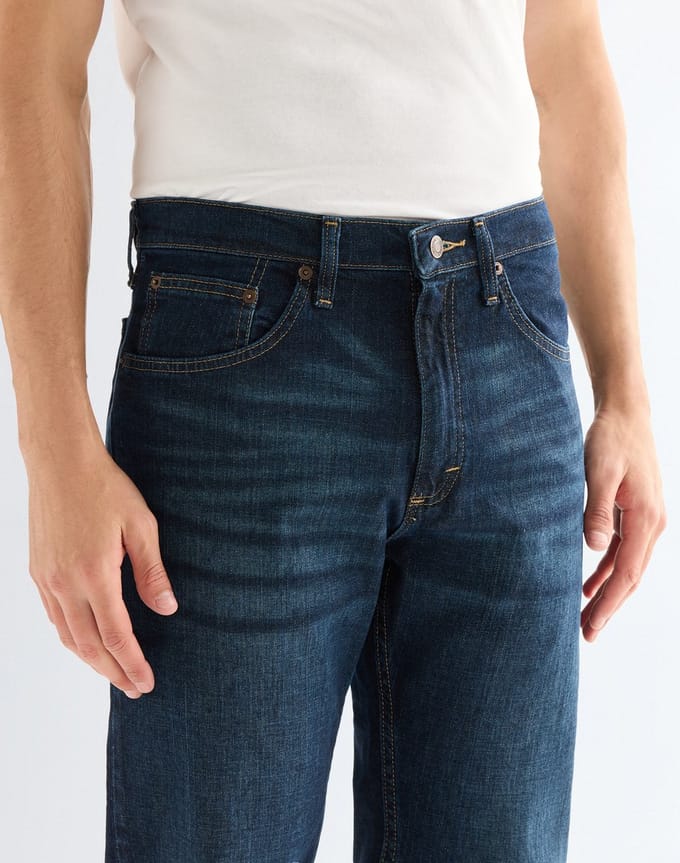 WRANGLER REGULAR FIT BLACKENED INDIGO REGULAR STRAIGHT HEREN