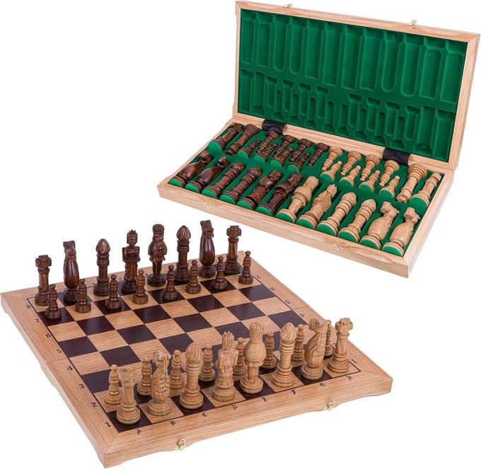 Luxe Houten Schaakspel Eiken - Inleg en Gesneden Figuren - 65x65 cm