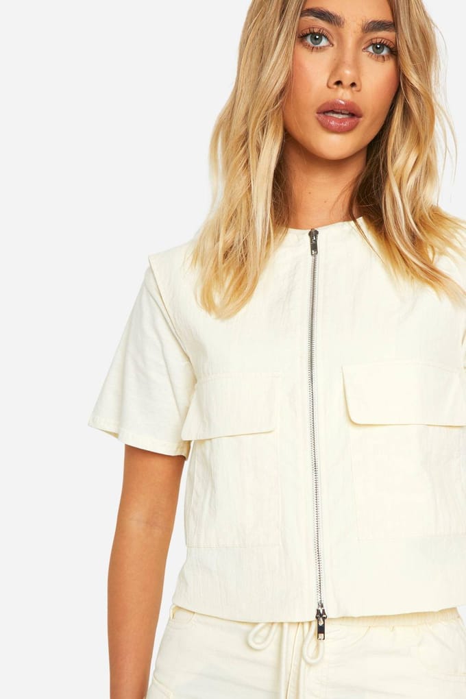 boohoo Dames Nylon Cargo Vest met Ritssluiting | Boter | Maat: 40