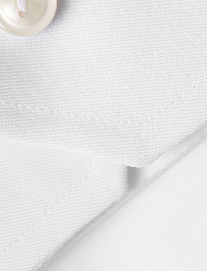 Eton shirt dress wit Contemporary cut-away