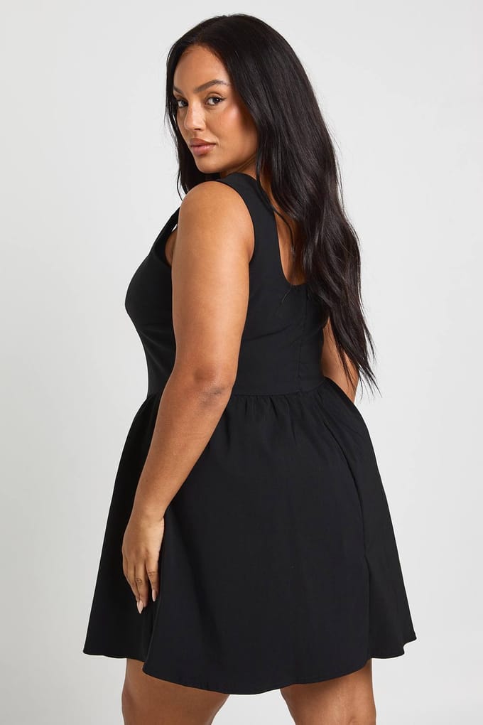 boohoo Dames Plus Bengaline Diepe V-hals Skaterjurk | Black | Maat: 26