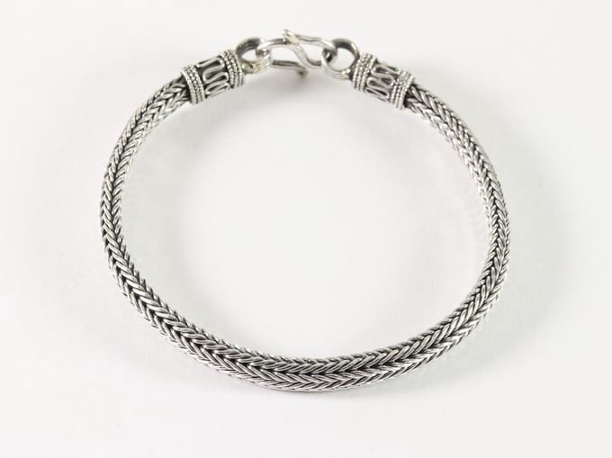 Zware zilveren snake armband met bewerkte sluiting - 20 cm