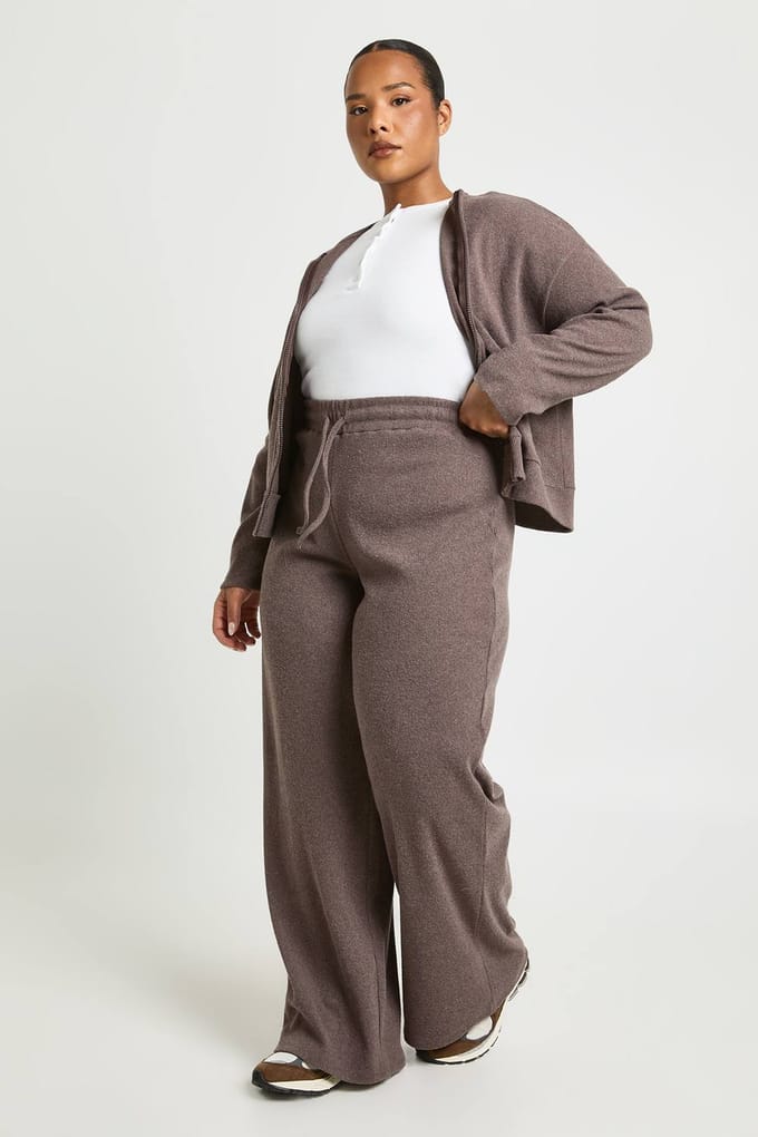 boohoo Dames Plus Gebreide Rib Joggingbroek met wijde pijpen | Chocoladebruin | Maat: 52