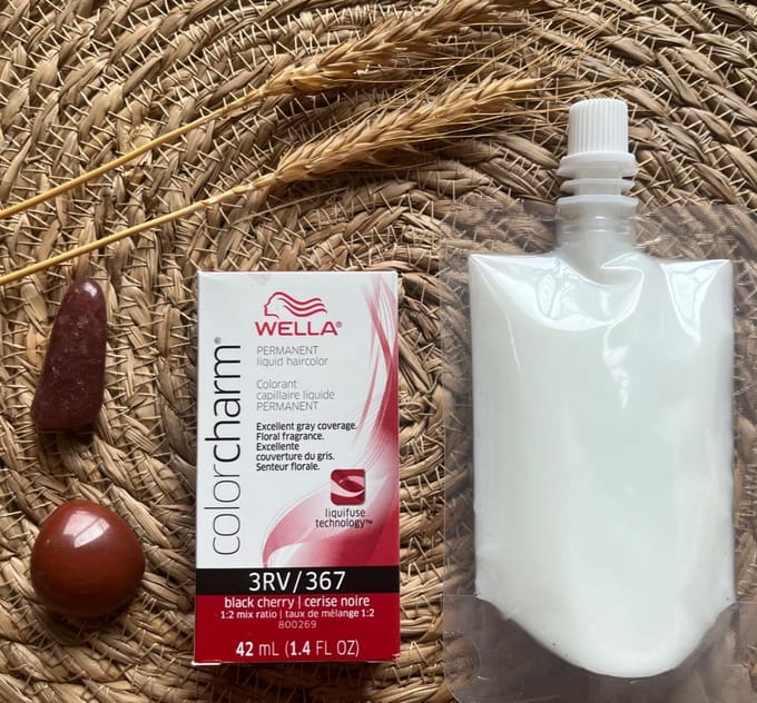 Wella Color Charm Permanent Liquid Haircolour - 3RV + developer - Black Cherry - Haarverf - Haarkleuring - Dark Brown - Purple Black - Cherry Red - Kersenrood
