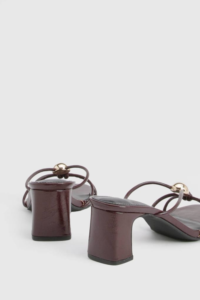 boohoo Dames Goudkleurige Bandjes Mules | Bordeaux Rood | Maat: 40