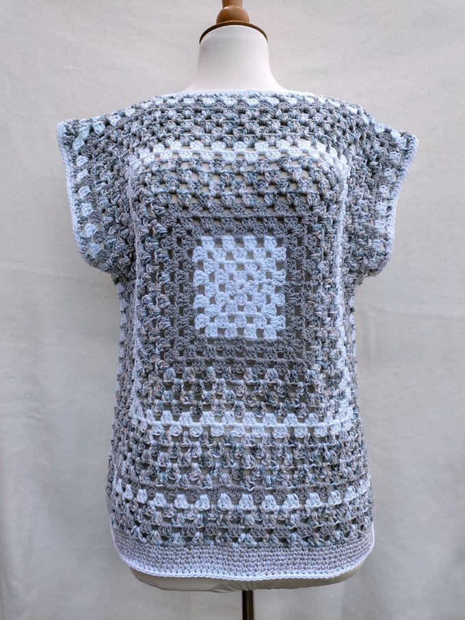 Handgemaakte trui korte mouw / spencer in wit, lichtgrijs, donkergrijs, lichtbeige Maat M/L