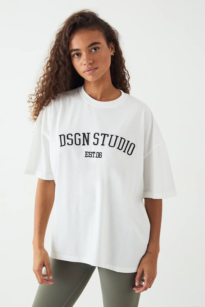 Dames DSGN Studio Applique Oversized T-shirt | White | Maat: 10
