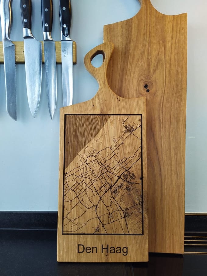 Borrelplank met stadskaart Den Haag - Massief Eikenhout – 50cm Lang