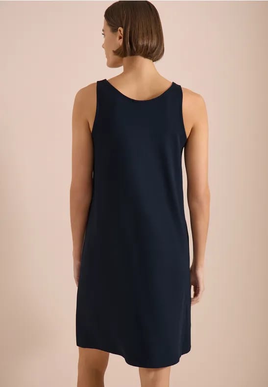 Knielange jurk met knoopdetail