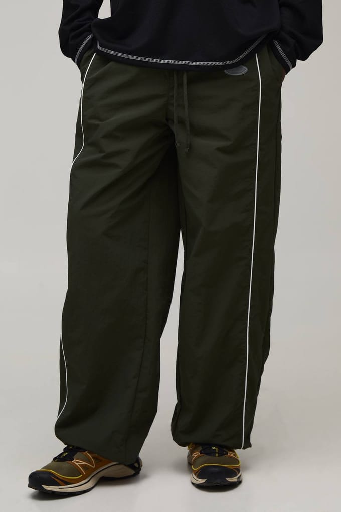 Relaxed Fit Nylon Broek Met Elastische Voorkant Binding En Trekkoord Zoom | Khaki | Size Medium